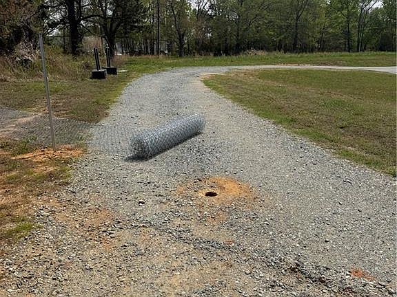 4th image of 606 Old Raleigh Rd
