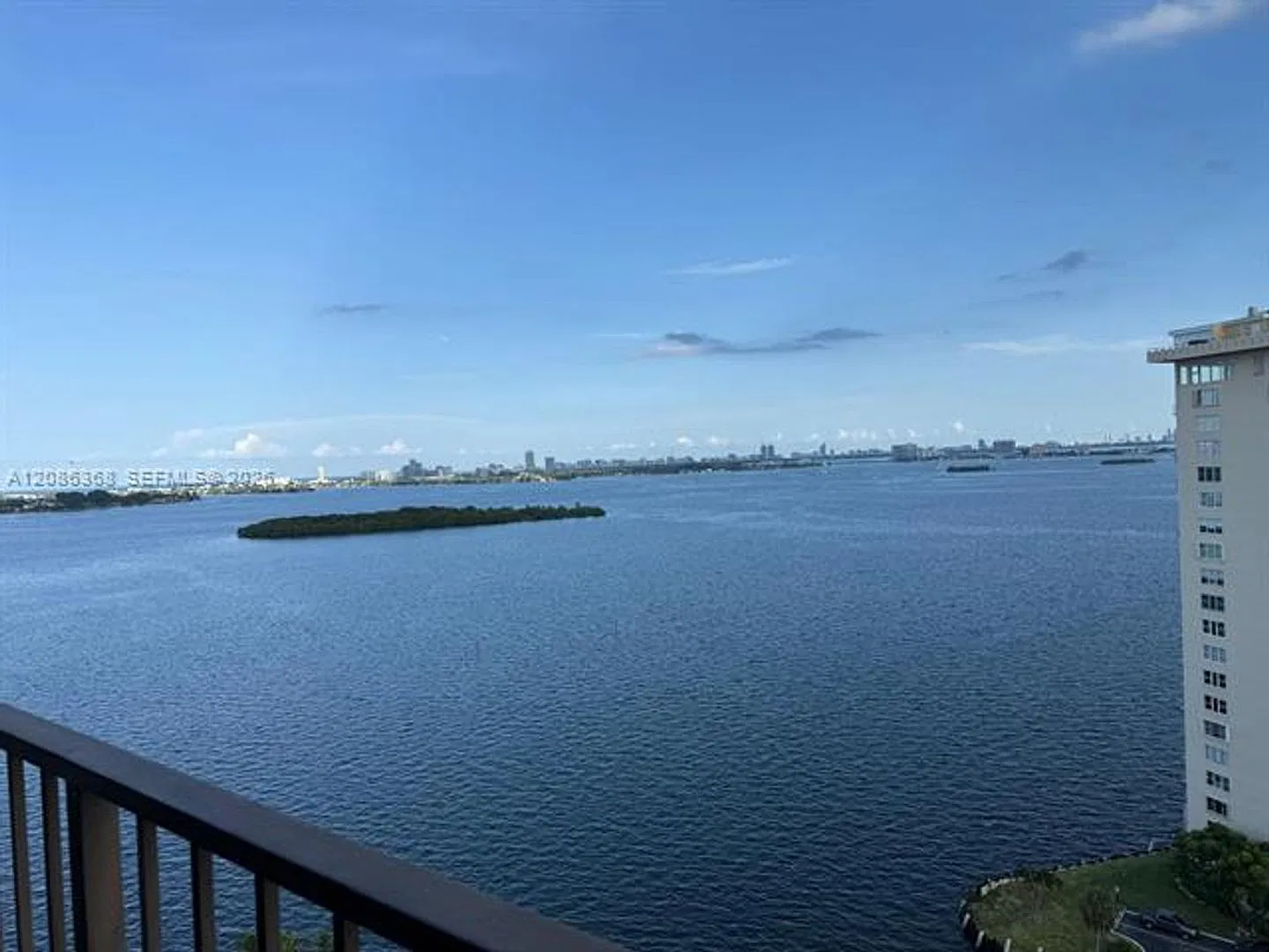 1800 NE 114th St cu-2007, Miami, FL 33181 — Photo 2