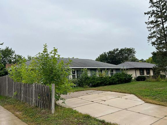 3rd image of 6815 Dudley Ave N