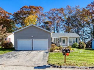 20 Heather Brook Rd, Uncasville, CT 06382