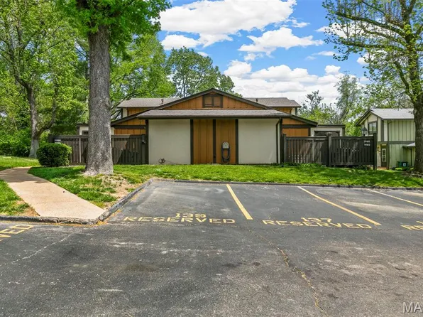 11166 Whispering Oaks Dr, Saint Louis, MO 63136