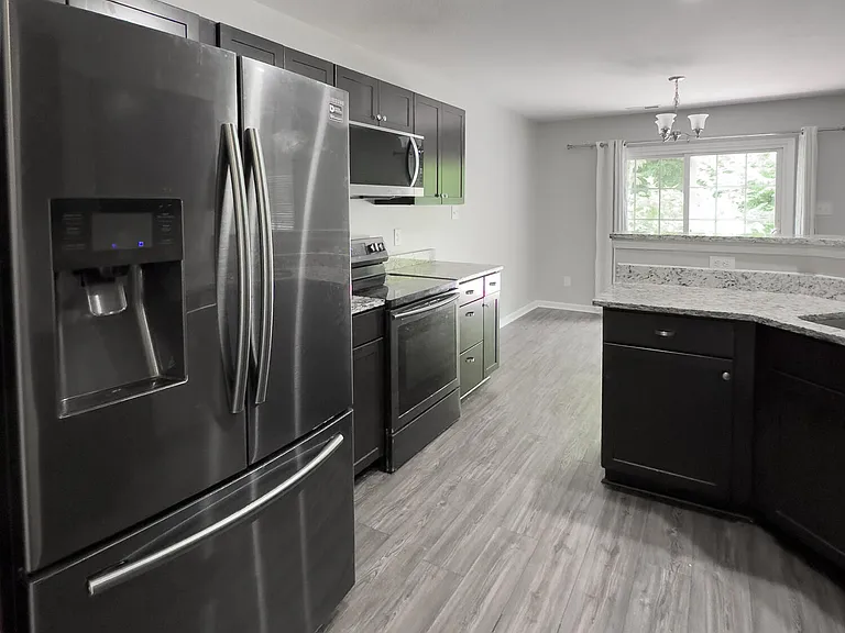 203 Saw Briar Ct — Photo 2