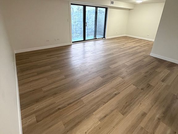 3rd image of 9051 S Roberts Rd APT 205