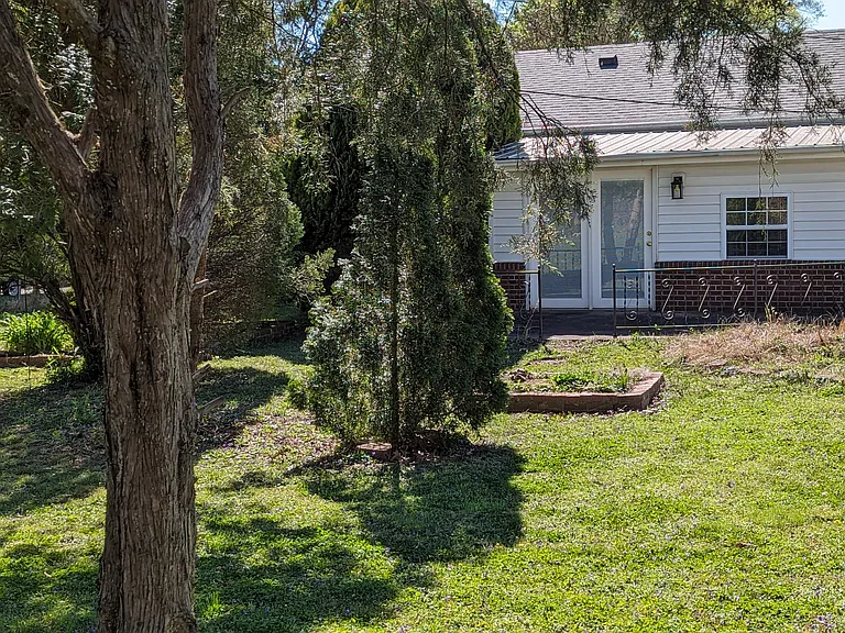 1570 Armistead Dr — Photo 6