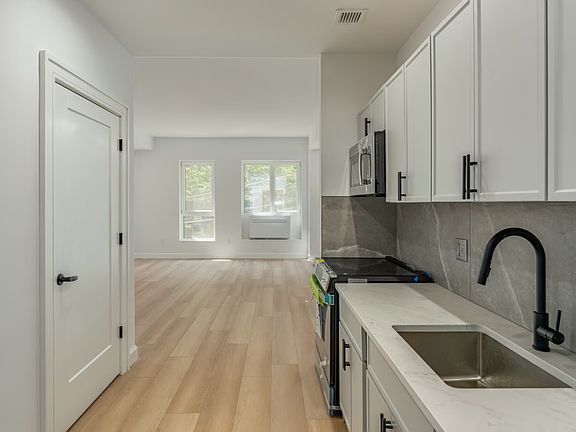 3rd image of 229 Willett Ave #6545475
