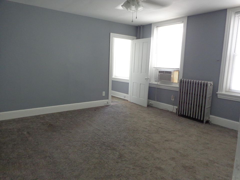 Living Room Leading to Kitchen
