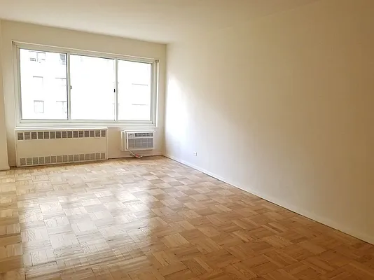Rented by Manhattan Apartment Organization | media 3