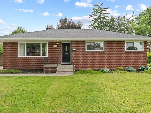 2729 Virginia Park Ave, Windsor, ON N9E 2B6