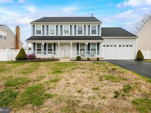 7 Cattell Dr, Sicklerville, NJ 08081