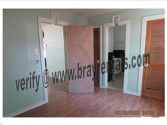 911 Orchard Ave. master bedroom