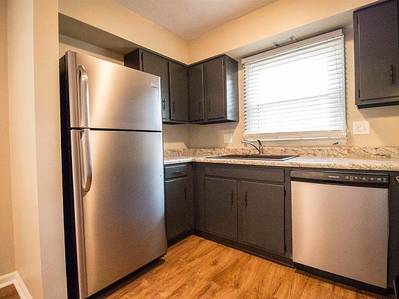2nd image of 3423 Sutherland Dr