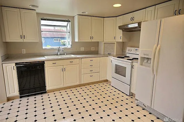 200 Wells Ave N — Photo 13