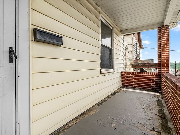 4th image of 919 Brinton Ave