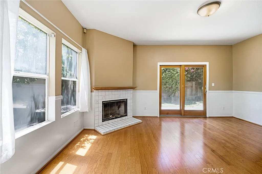 5 bed, 3773 sqft, $6,945 — Photo 4