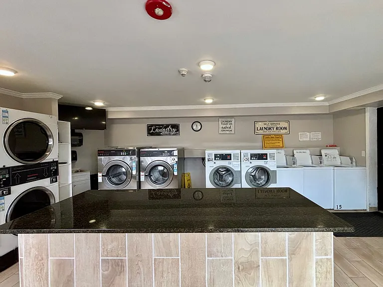Royal Grove Apartments — Photo 6