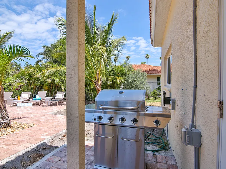 1102 Mallorca Dr — Photo 50