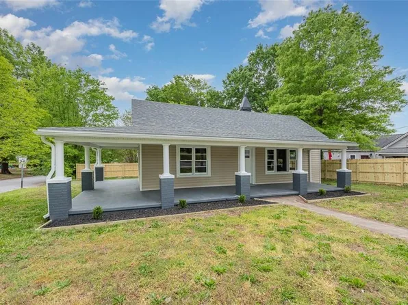 804 Church St, Eden, NC 27288