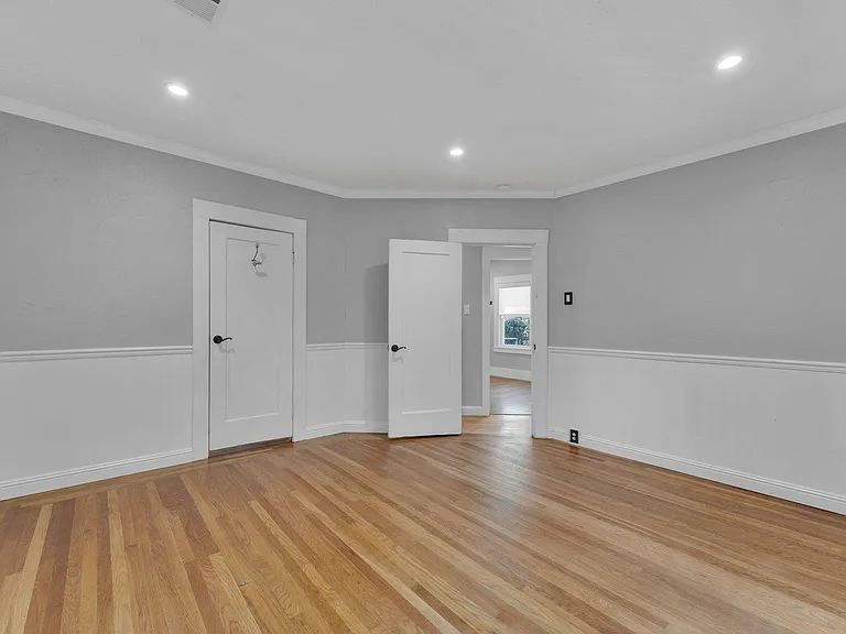 802 Broadmoor Blvd — Photo 17