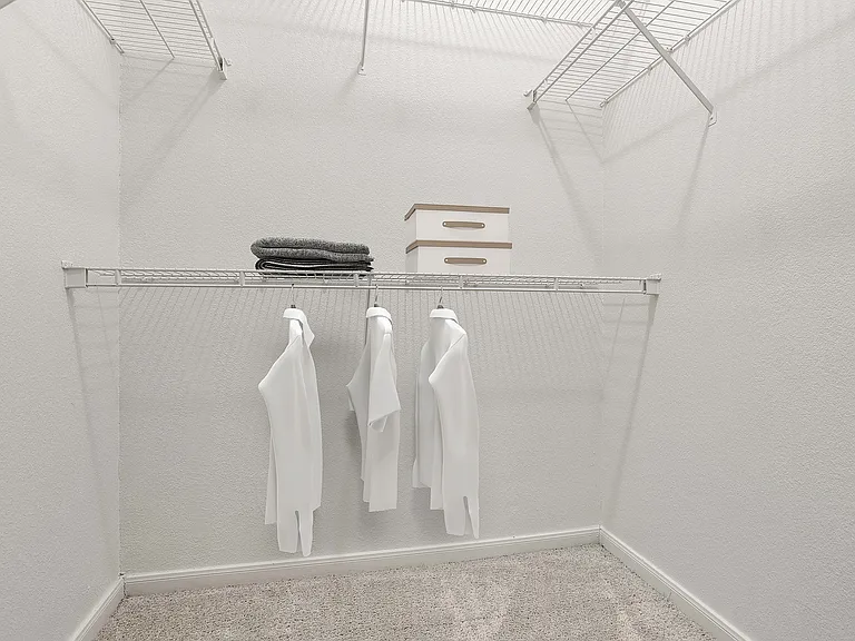 C230670_75West_Model2B2B_Closet_02_VS