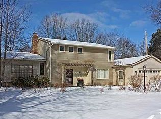 272 Garnsey Rd, Pittsford, NY 14534