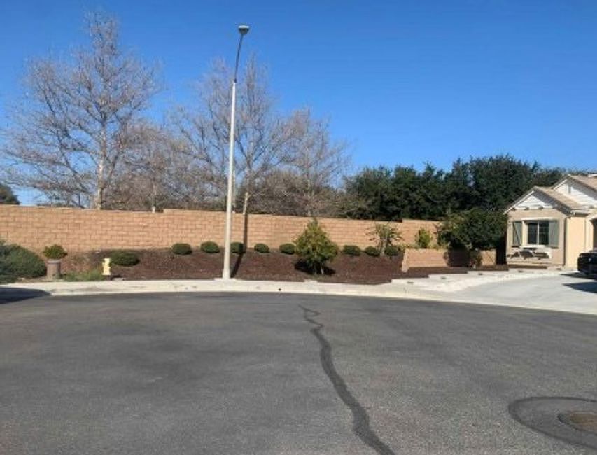 Exterior Neighborhood (street photo)