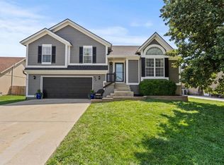 525 E Dogwood St, Gardner, KS 66030