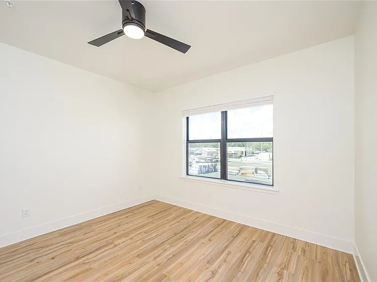 419 SE 1st Ave #102 — Photo 9