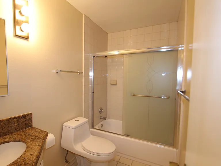1137 Rosecrans Ave — Photo 9