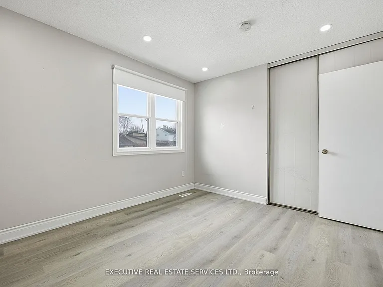69 Lorraine Cres — Photo 16