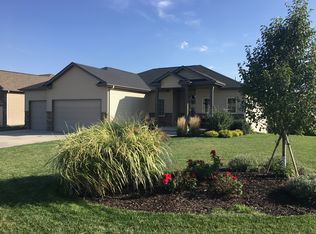 9551 Eastview Rd, Lincoln, NE 68505