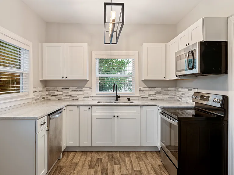 406 N Hyde Park Ave — Photo 7
