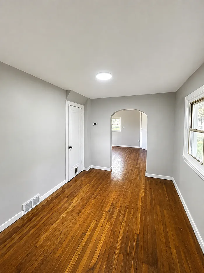 3 bed, 1.0 bath, $2,000 — Photo 4