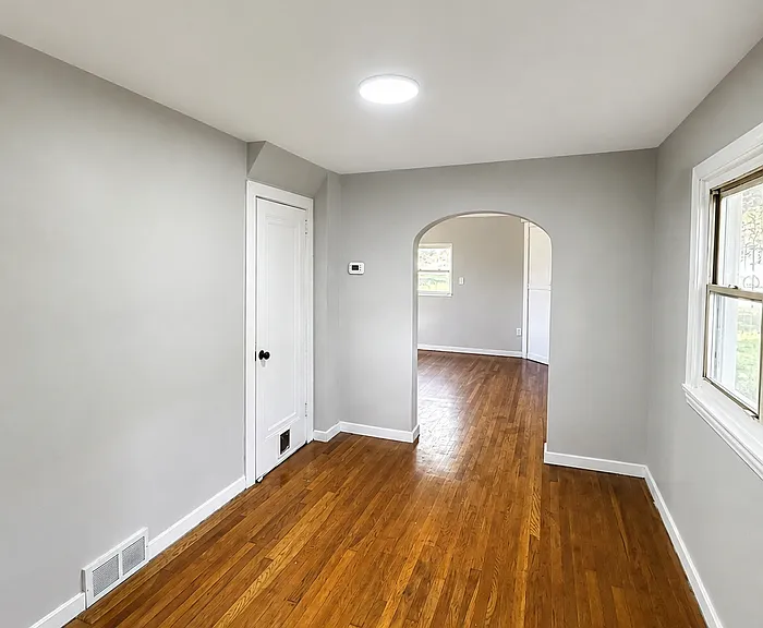 820 Center Ave — Photo 13