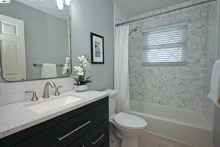 749 Moraga Dr — Photo 11