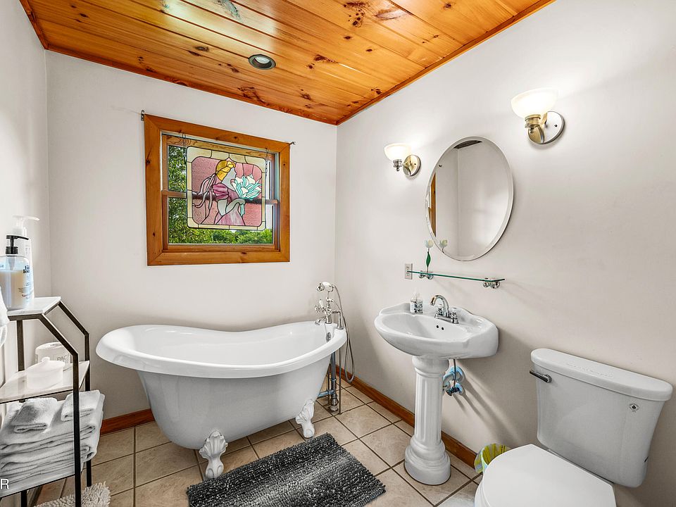 22nd image of 3829 Island View Rd