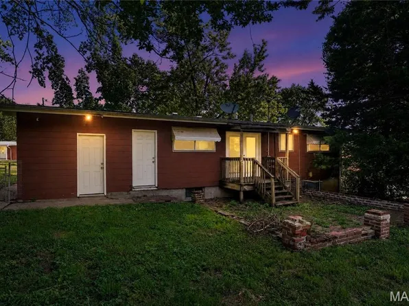 1738 Beecher Dr, Saint Louis, MO 63136