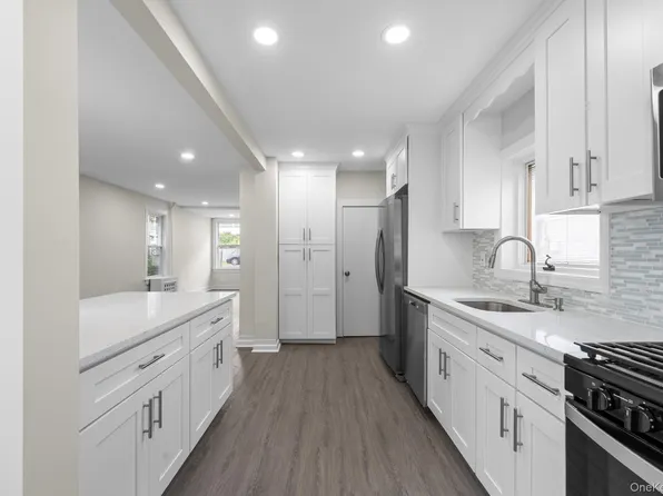 36 N Perkins Avenue, Elmsford, NY 10523