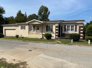 539 Carver Ave, Tennille, GA 31089