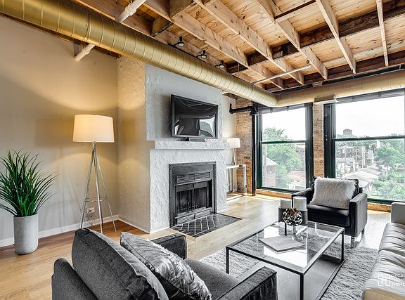 2nd image of 5235 N Ravenswood Ave