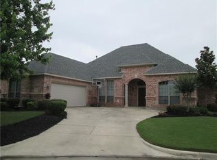 5845 River Meadows Pl, Fort Worth, TX 76112