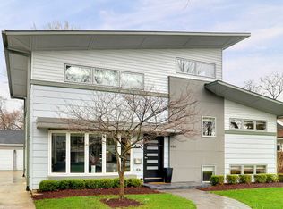 636 S Loomis St, Naperville, IL 60540