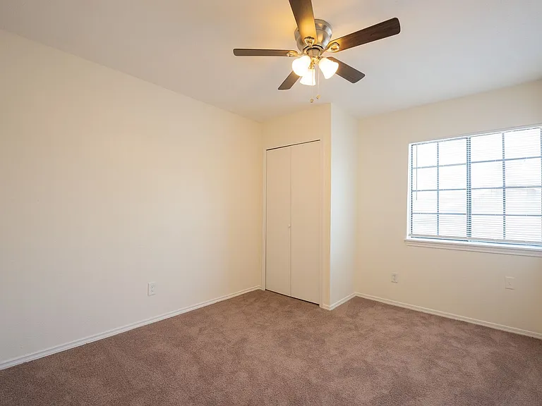 1513 Liberty Ln — Photo 7