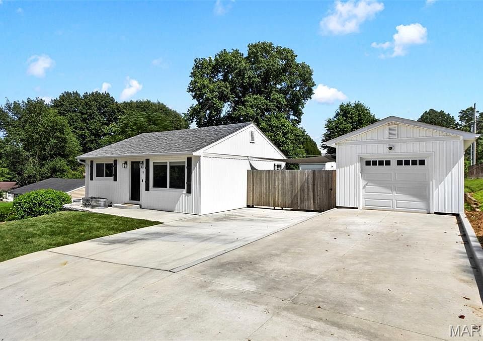 1st image of 11 Robin Dr