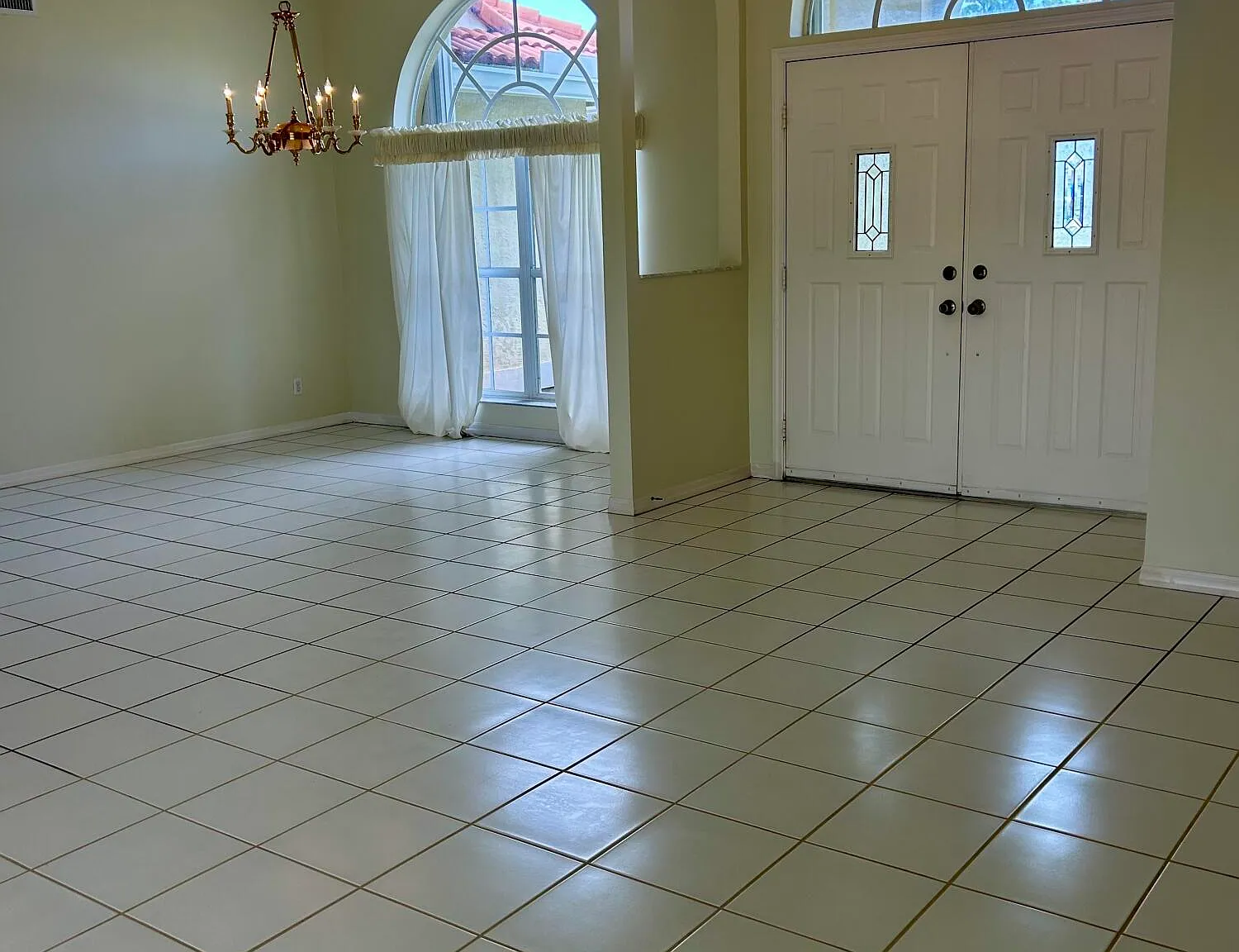 3 bed, 2.0 bath, 2028 sqft, $3,850 — Photo 4