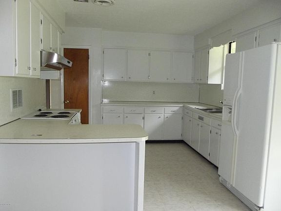 2nd image of 5616 Maxine Dr