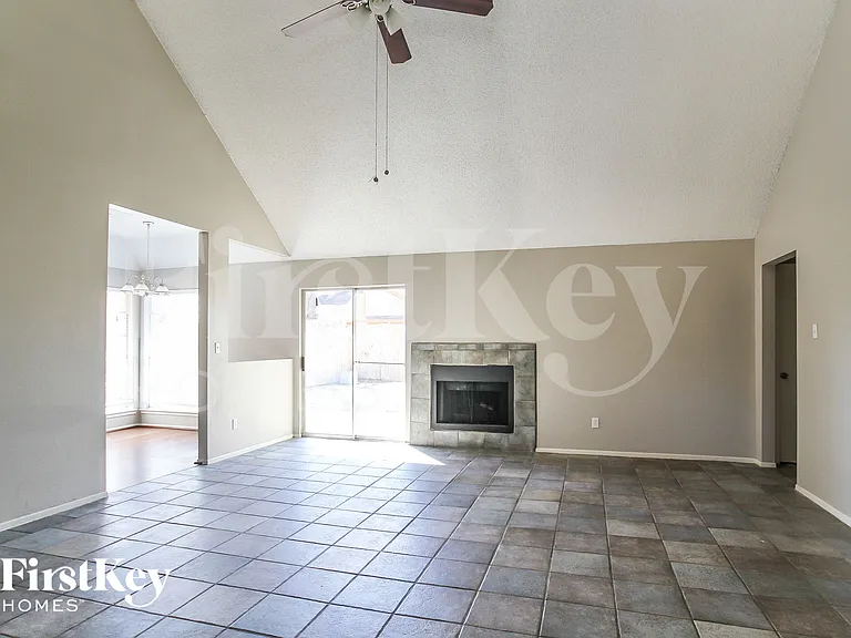 13907 Beckwith Dr — Photo 3