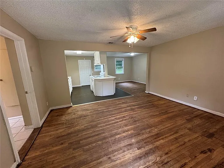 4670 Rosewood Dr — Photo 2