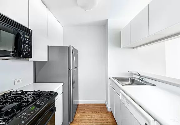 3rd image of 250 W 90th St APT 8G