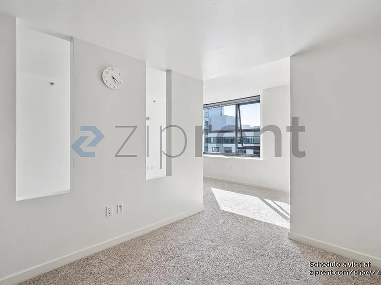 250 King St #754 — Photo 14