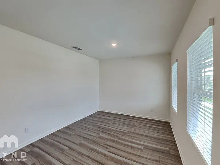 121 Maison Dr — Photo 4